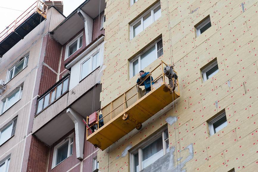 Ремонт фасадов капремонту. Облицовка многоэтажных домов. Капремонт панельных домов. Утепление фасада многоквартирного дома. Утепление фасада многоэтажного дома.